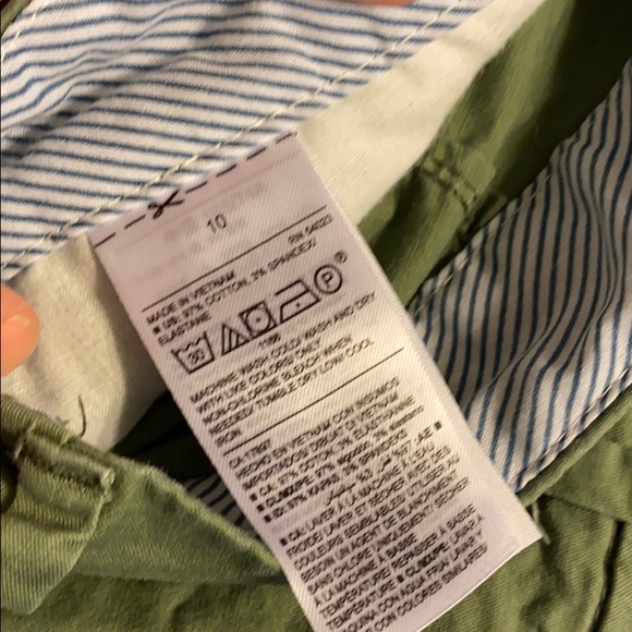 2 pair Old Navy Shorts Sz 10 Khakis and Green - Picture 9 of 9